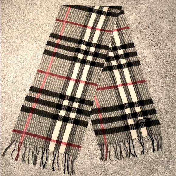 Burberry The Classic Check 100% Cashmere Scarf